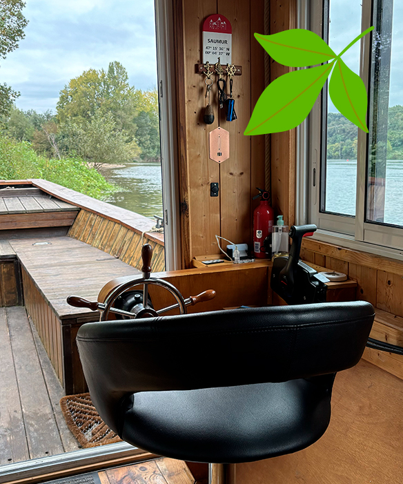 Cabane flottante à Gennes-Val-de-Loire